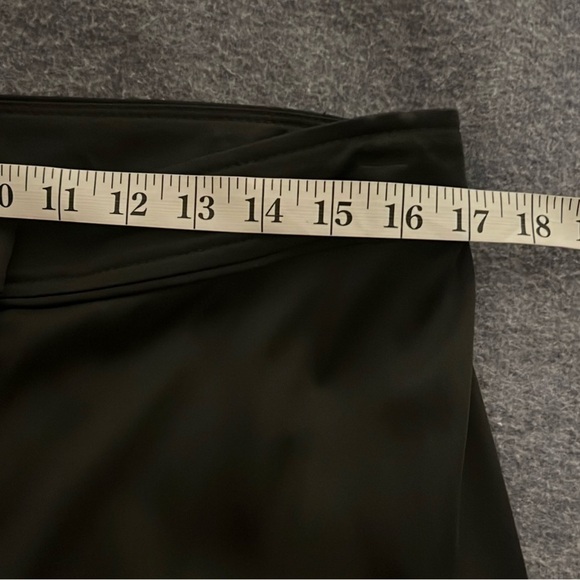 🔥Cach’e, Black SATIN FLARED TROUSERS w/VENTS, Excellent Condition, Size 10 Long - Picture 11 of 13